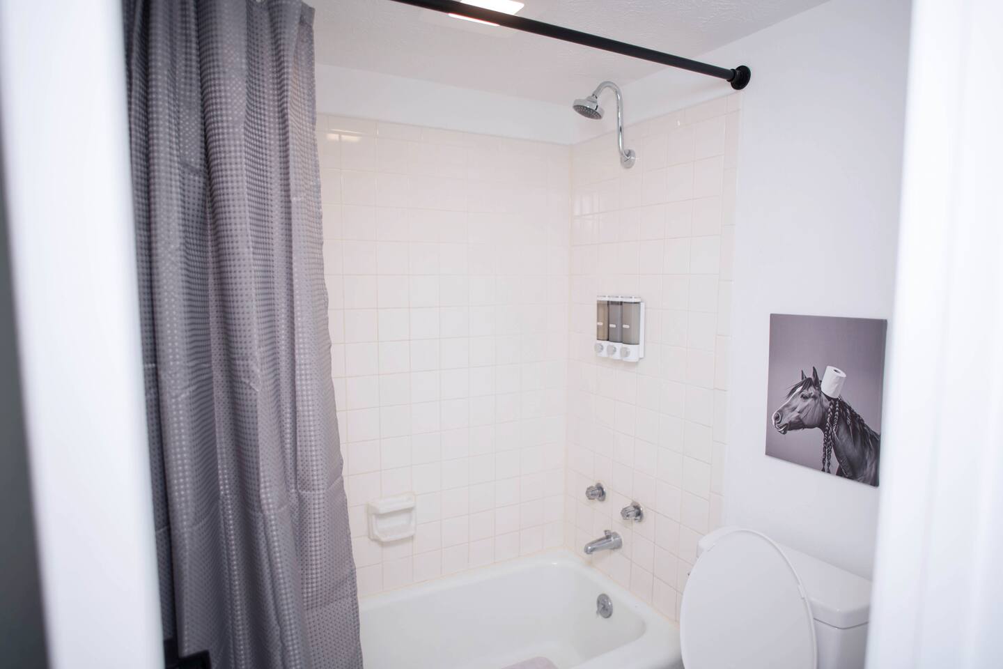 Clean bathroom in travel nurse housing Mt. Sterling KY